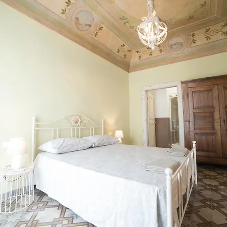 Aria Di Vico *